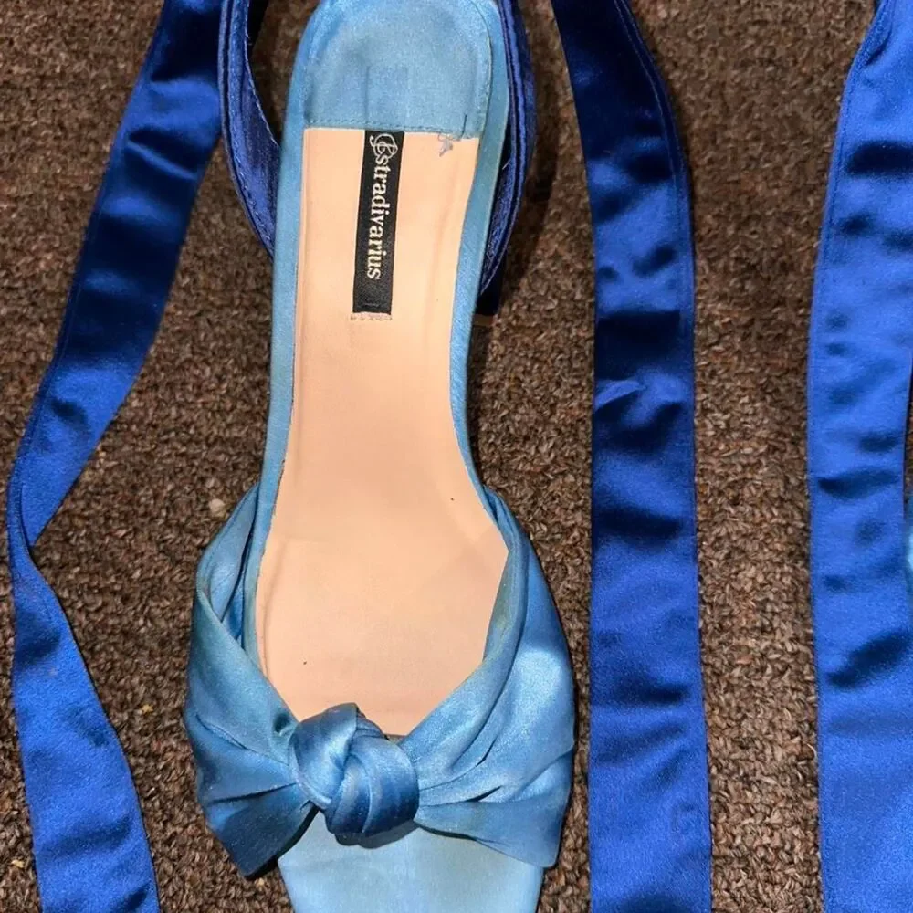 Stradivarius Women's Blue Courts